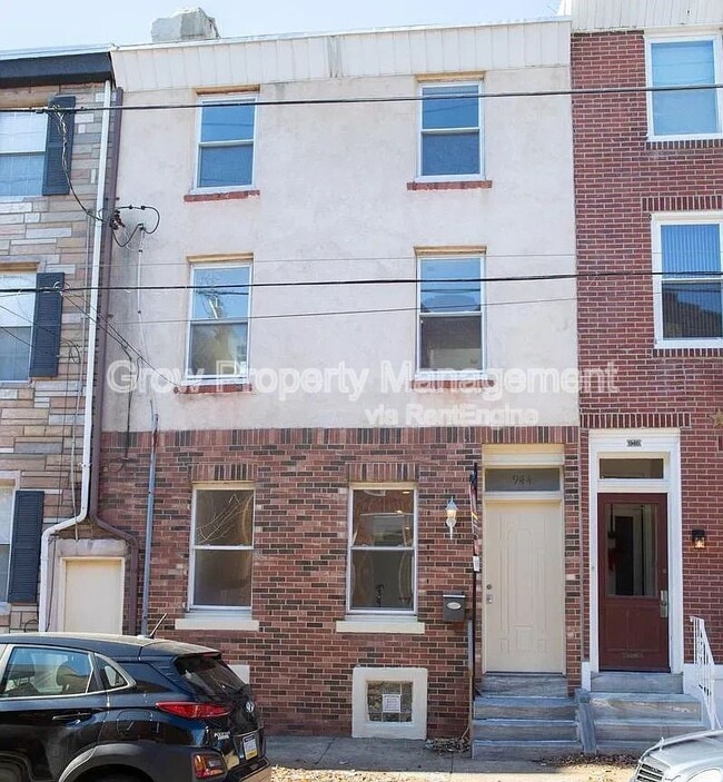 Primary Photo - 944 N Randolph St