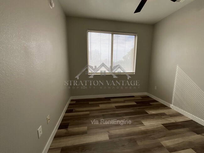 Building Photo - 1445 E Broadway Rd