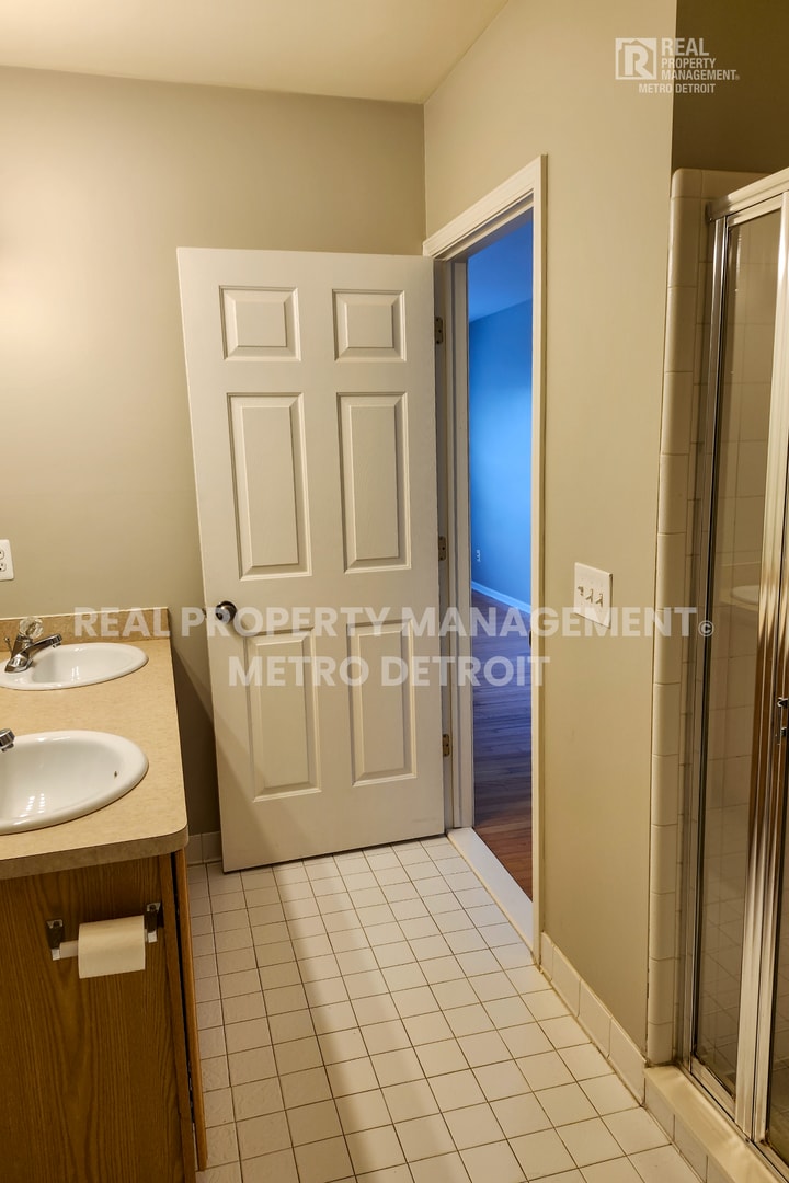 Building Photo - 1386 Raliegh Pl