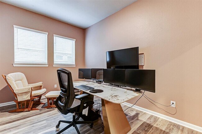 Building Photo - 5110 Morrison Dr