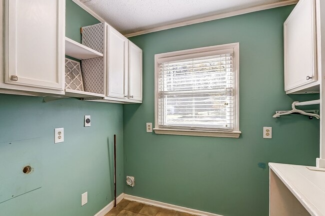 Building Photo - Beautifully Updated 4-Bed, 2.5-Bath Ranch Home in Belmont