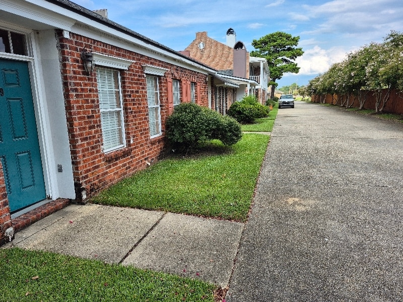 Building Photo - 152 S Foster Dr