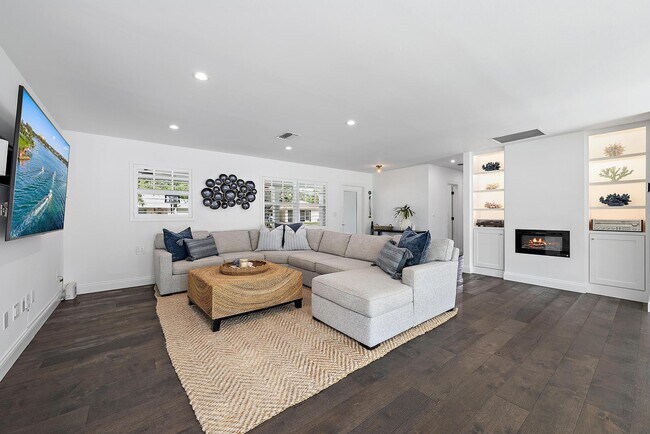 Building Photo - 8 Windsor Rd W