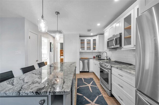 Building Photo - 4728 Beach Dr SE