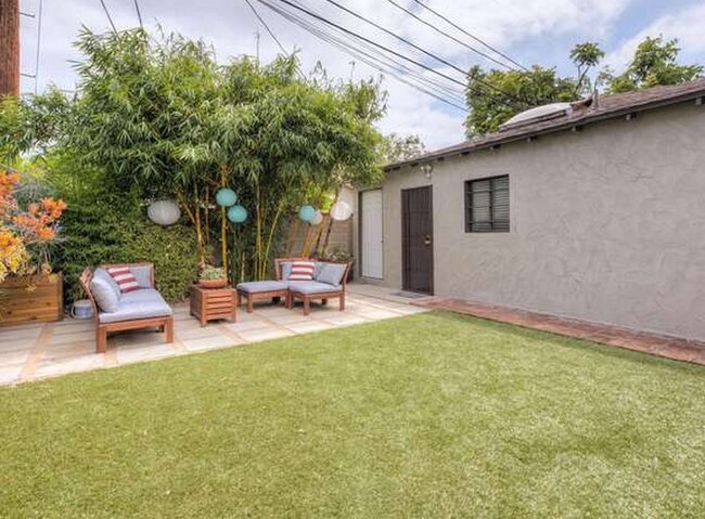 Building Photo - Beautifully Remodeled Home in Fantastic Westside Village/Palms location