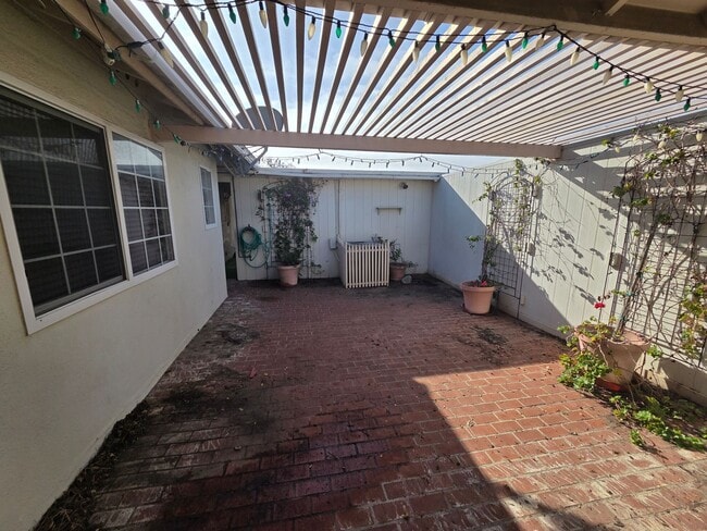 Building Photo - 55+ Hueneme Bay Community in Port Hueneme - 2+2 w/ garage $2700
