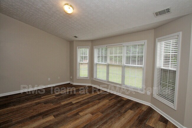 Building Photo - 1490 Creek Pointe Cir