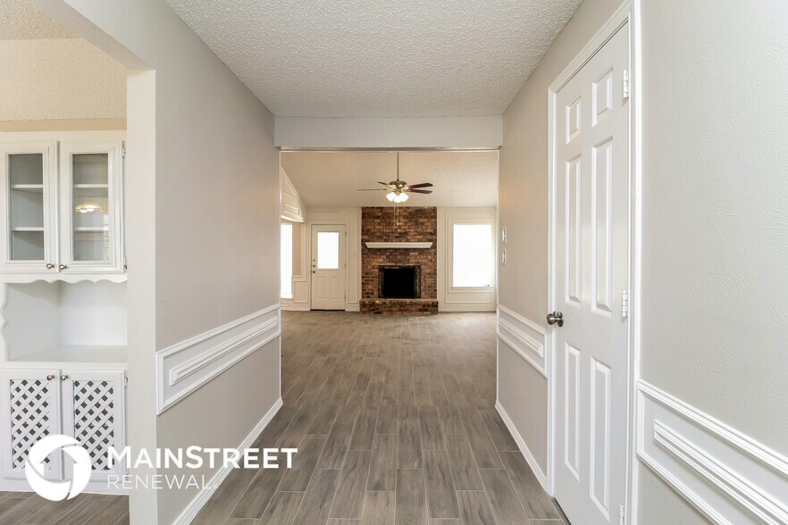 Building Photo - 4104 Firethorn Dr