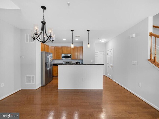Building Photo - 6055 Wicker Ln