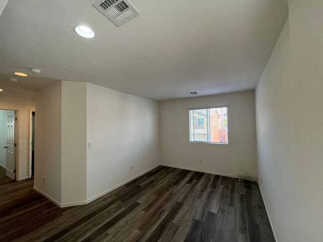 Building Photo - Rooftop Views and 3bed house for rent
