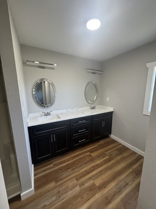 Building Photo - 1885 Everett Rd