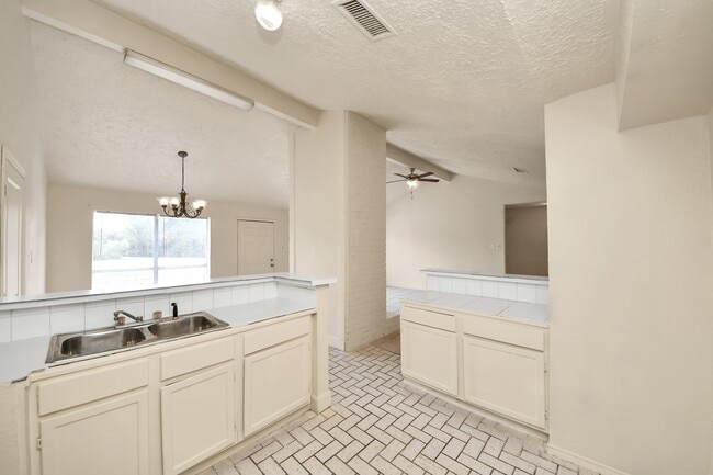 Building Photo - 7503 Roaring Springs Dr