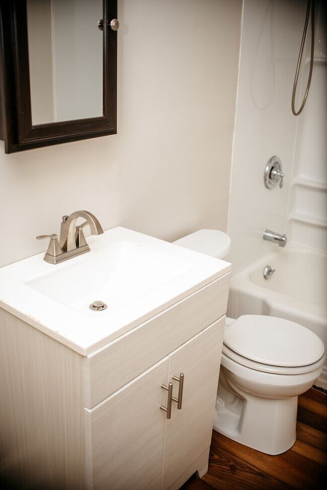 Building Photo - 331 N 3rd St