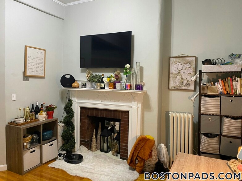 Building Photo - 35 Brookline St