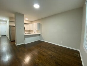 Building Photo - Newly Renovated Modern 3- Bedroom Apartment