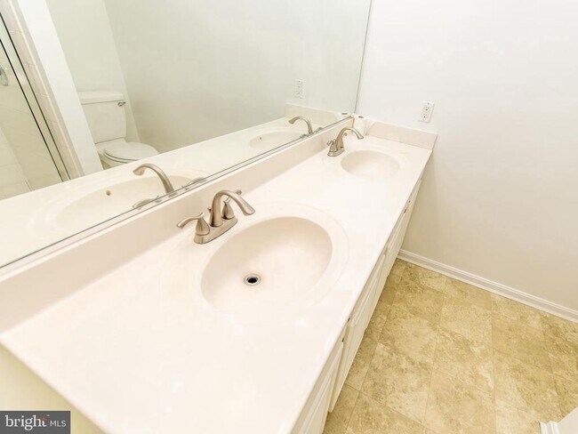 Building Photo - 40 Amberstone Ct