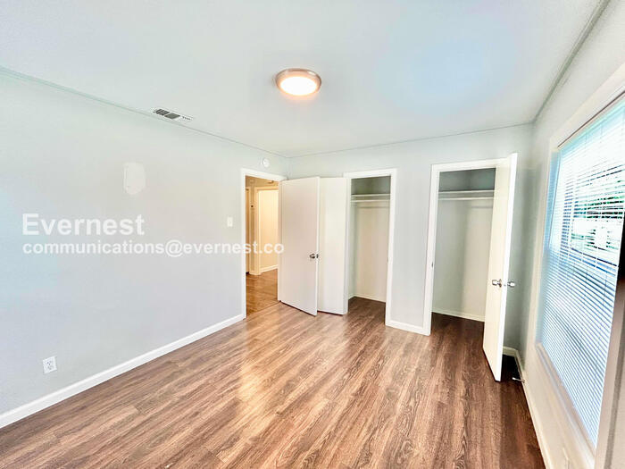 Building Photo - 10425 Ferguson Rd