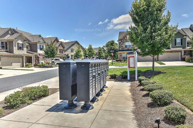 Building Photo - Sought-after 3BR/2.5BA Townhome in Desirab...