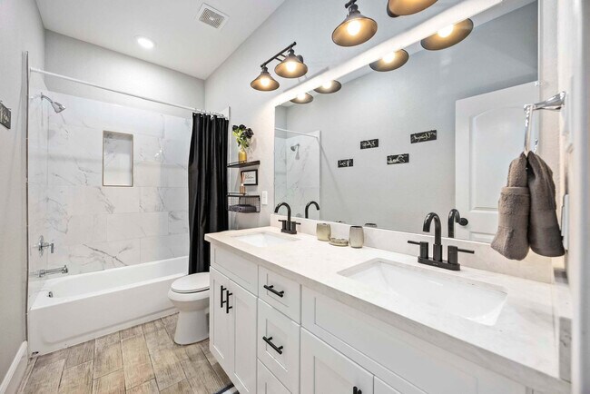 Building Photo - 8138 Bassett St