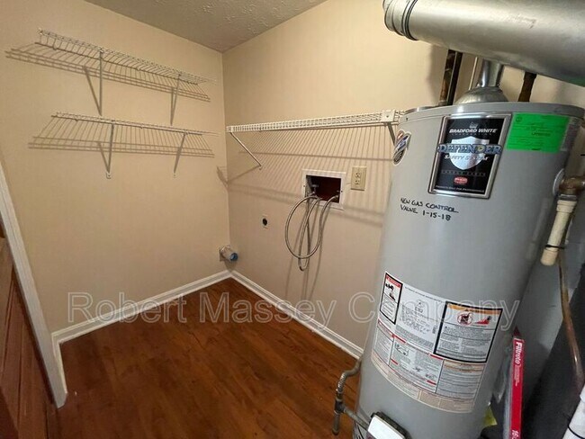 Building Photo - 2853 Grinstead Dr