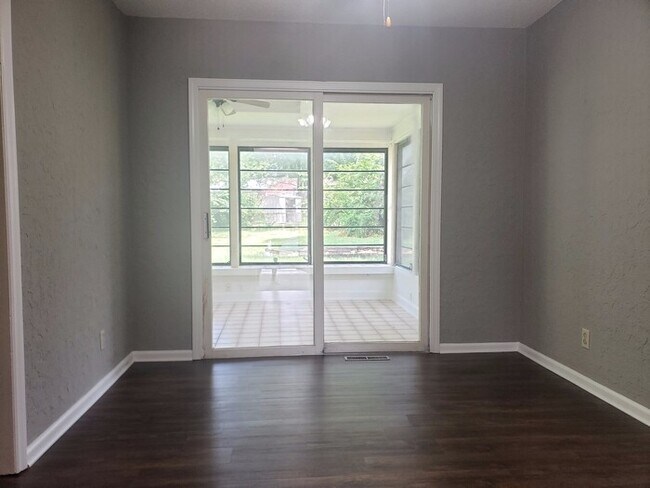 Building Photo - Remodeled Raytown Home-Available NOW!!