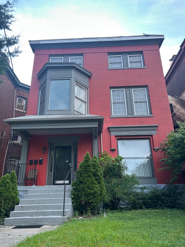 Primary Photo - 1379 S Brook St