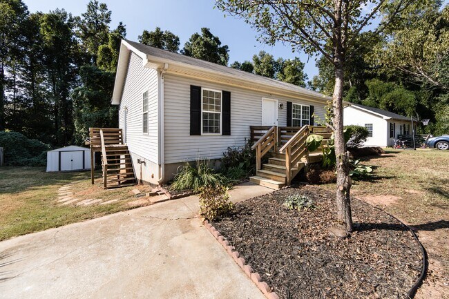 Building Photo - 814 King Arthur Dr