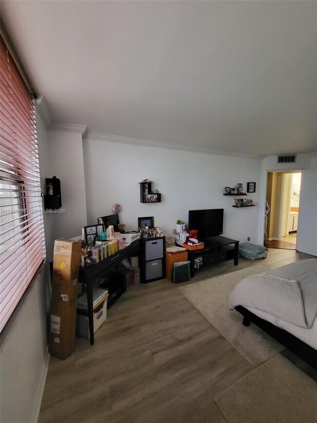 Building Photo - 18151 NE 31st Ct