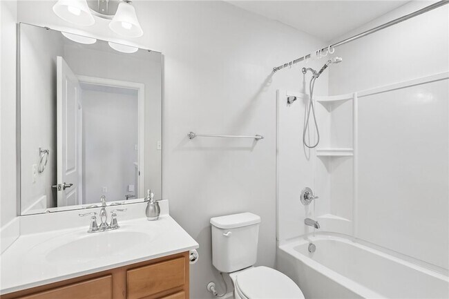 Building Photo - 443 Isabella Ct