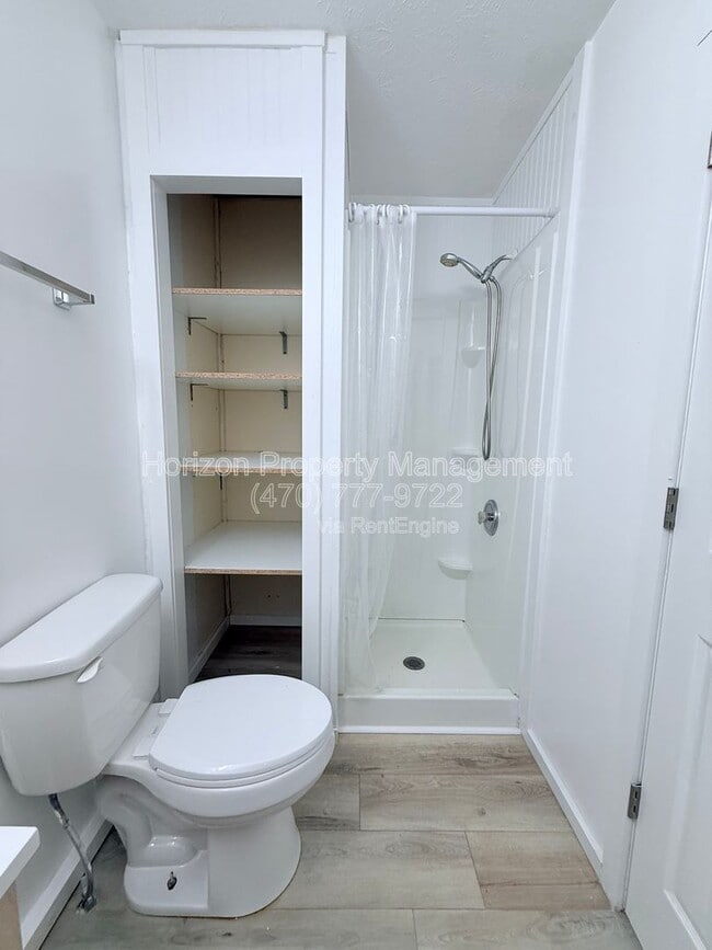 Building Photo - 9170 Horseshoe Bend