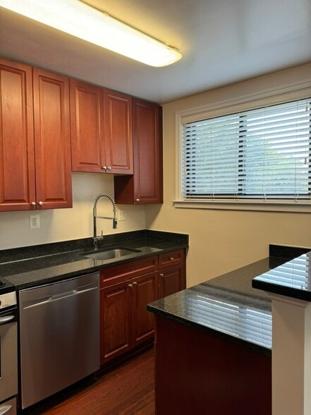 Kitchen - 2725 39th St NW