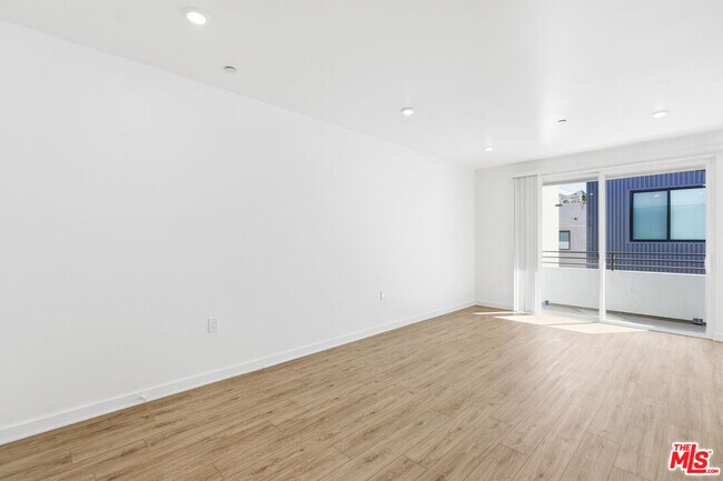 Building Photo - 11408 W Sarah St