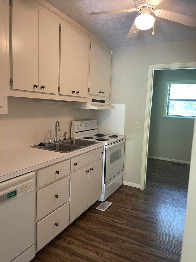 Building Photo - Hampton 1367-1369