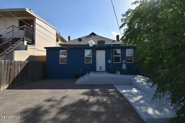 Building Photo - 1214 N Kansas St