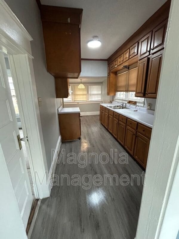 Building Photo - 107 W Jennette Ave