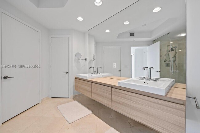 Building Photo - 17301 Biscayne Blvd