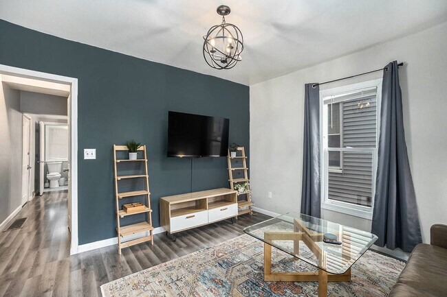 Building Photo - 415 6th St NW