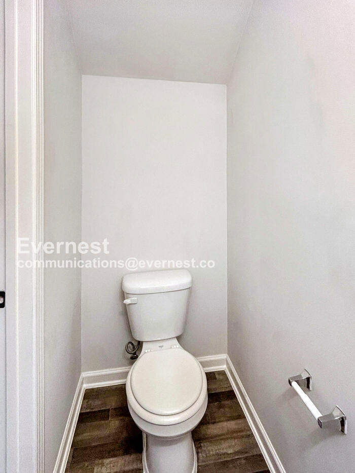 Building Photo - 1600 Sandersted Village Cir