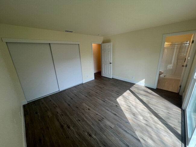 Building Photo - Newly Remodeled 3 bedroom 2 bath home in a great Location.