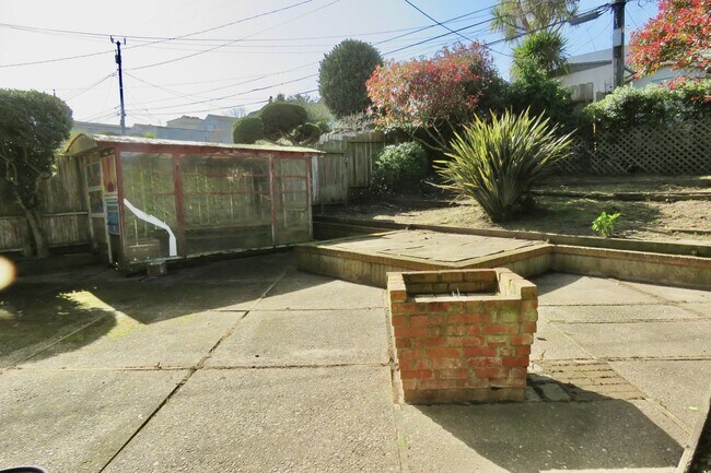 Building Photo - 52 Oakmont Dr