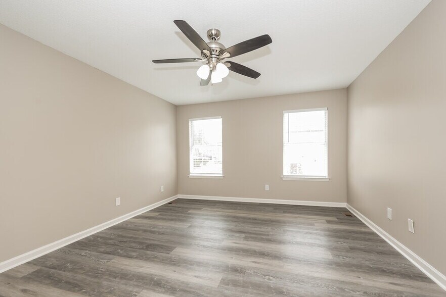 Building Photo - 1318 Knight Dr