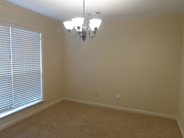 Building Photo - 290 Oaks Edge