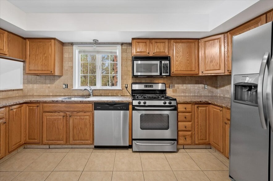 Building Photo - 727 Warburton Ave