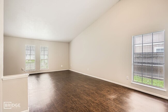 Building Photo - 8314 Kensington Dr