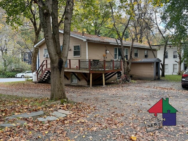 Building Photo - 20 Hubbard St