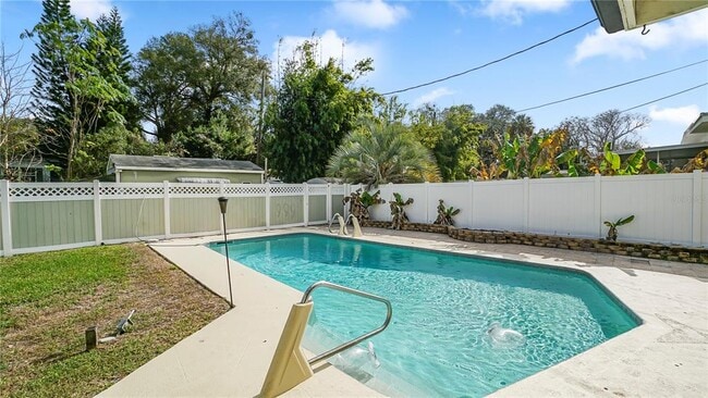 Building Photo - 2992 Chantilly Ave