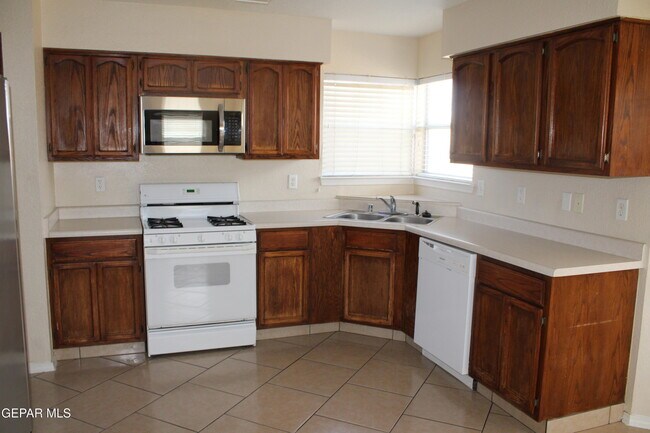 Building Photo - 12101 Picasso Dr