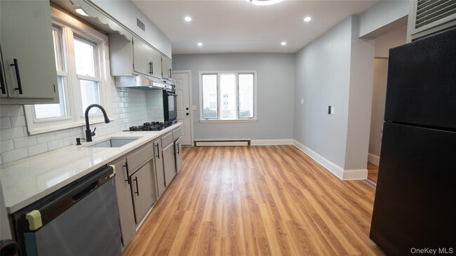 Building Photo - 305 N Terrace Ave