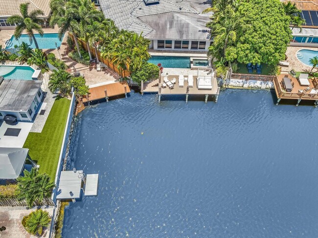 Building Photo - 1640 NE 43rd St