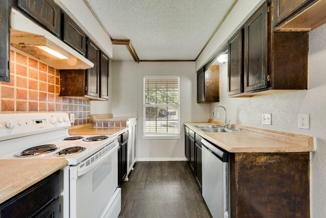 Building Photo - 512 Thomas Trail